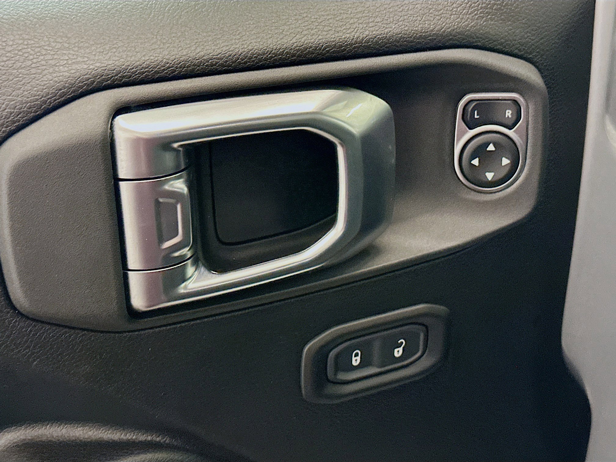 Used 2023 Jeep Wrangler Unlimited w/ Cold Weather Group image 15