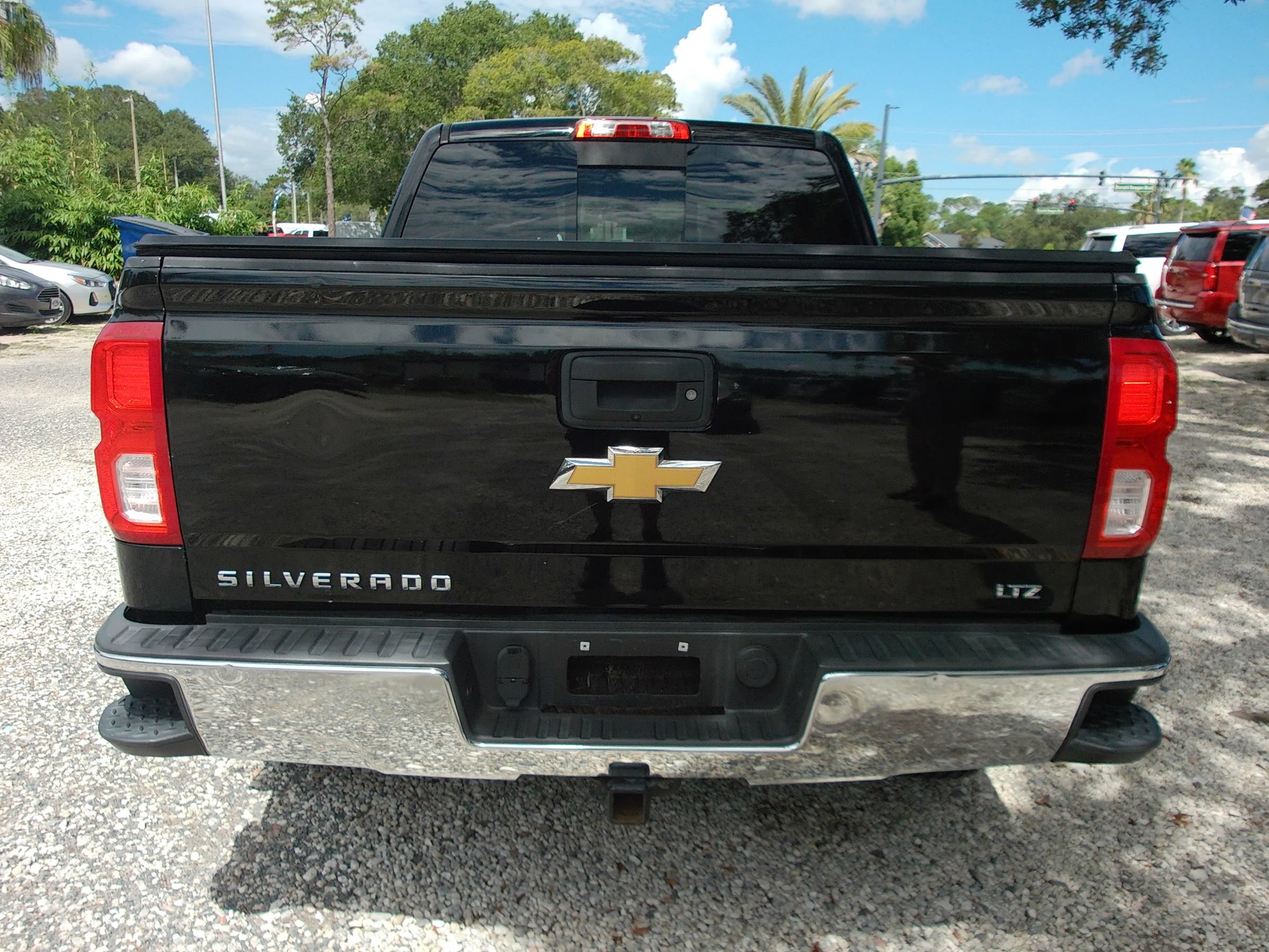 Used 2018 Chevrolet Silverado 1500 LTZ RWD image 6