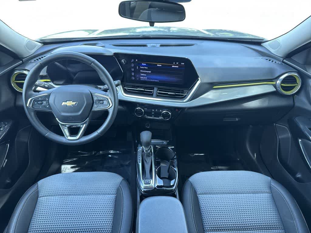 Used 2025 Chevrolet Trax LT w/ Driver Confidence Package FWD image 24
