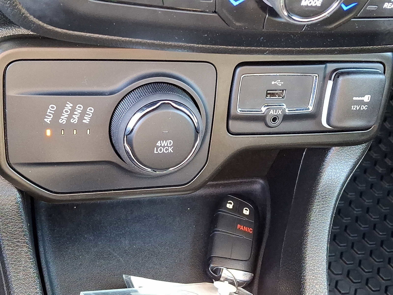 Certified 2023 Jeep Renegade Latitude w/ Sun & Fun Group image 28