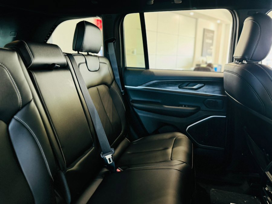 Used 2026 Jeep Grand Cherokee Limited image 23