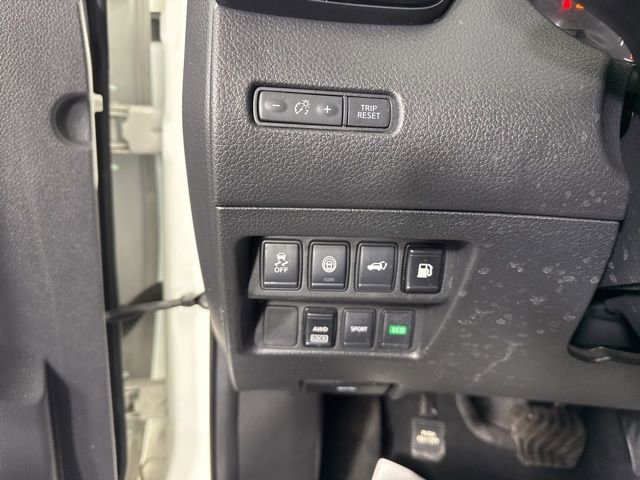 Used 2019 Nissan Rogue SV image 31
