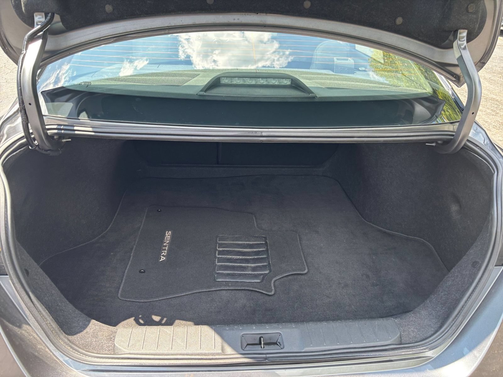 Used 2025 Nissan Sentra SV FWD image 25