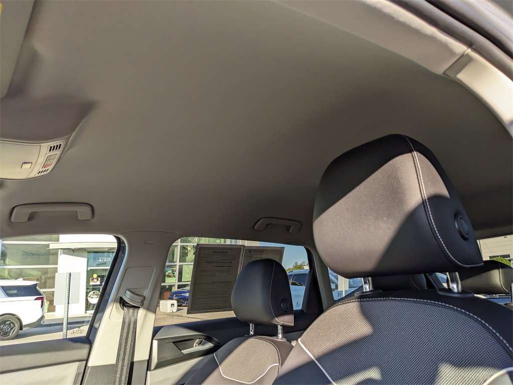 Certified 2023 Volkswagen Taos SE w/ Black Wheel Package image 22