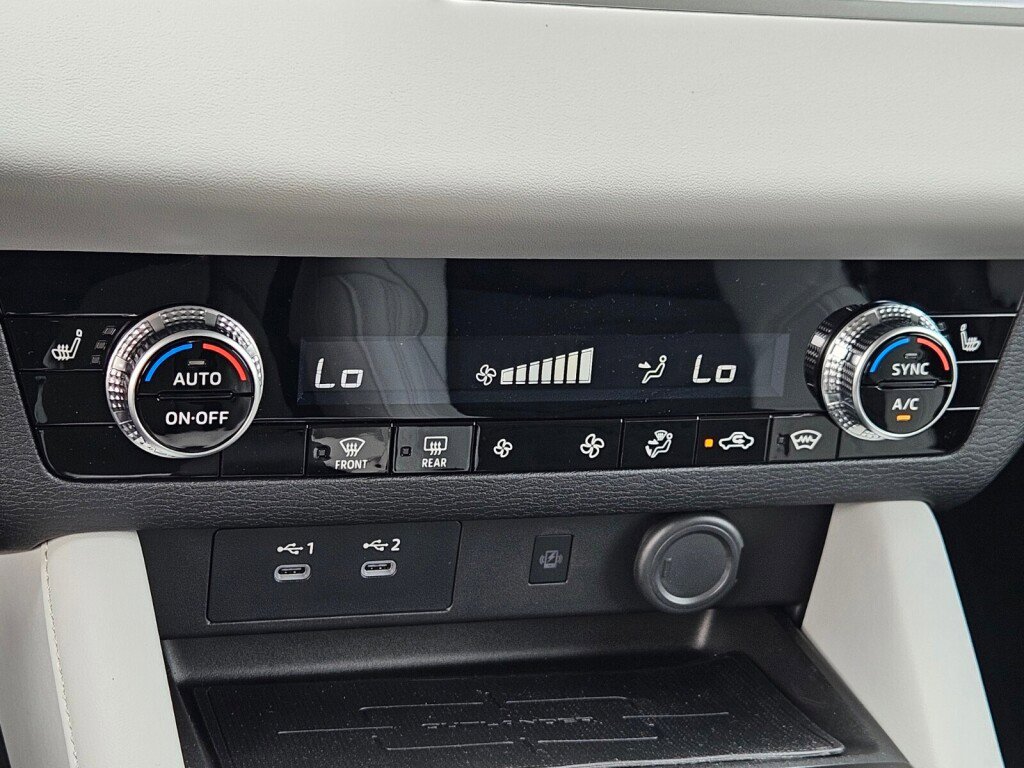 New 2025 Mitsubishi Outlander SE image 22