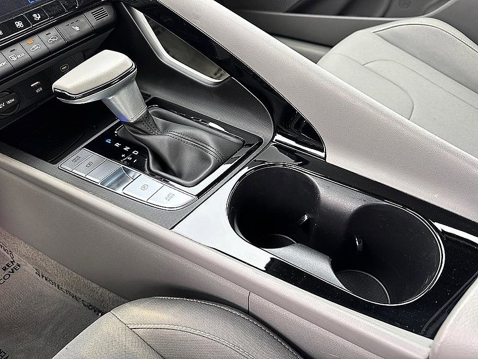 Used 2025 Hyundai Elantra SEL image 15