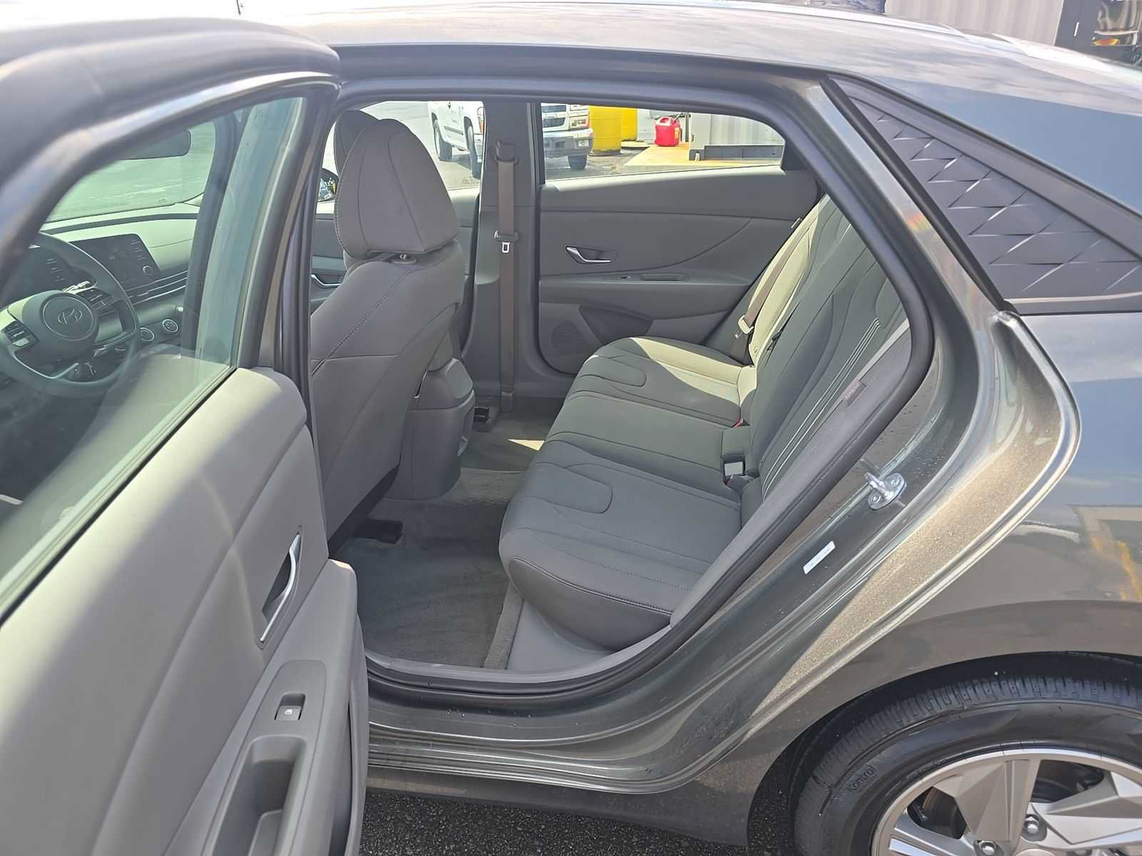 Used 2026 Hyundai Elantra SE FWD image 9