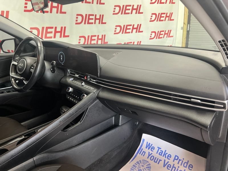 Used 2023 Hyundai Elantra SEL w/ Convenience Package FWD image 13