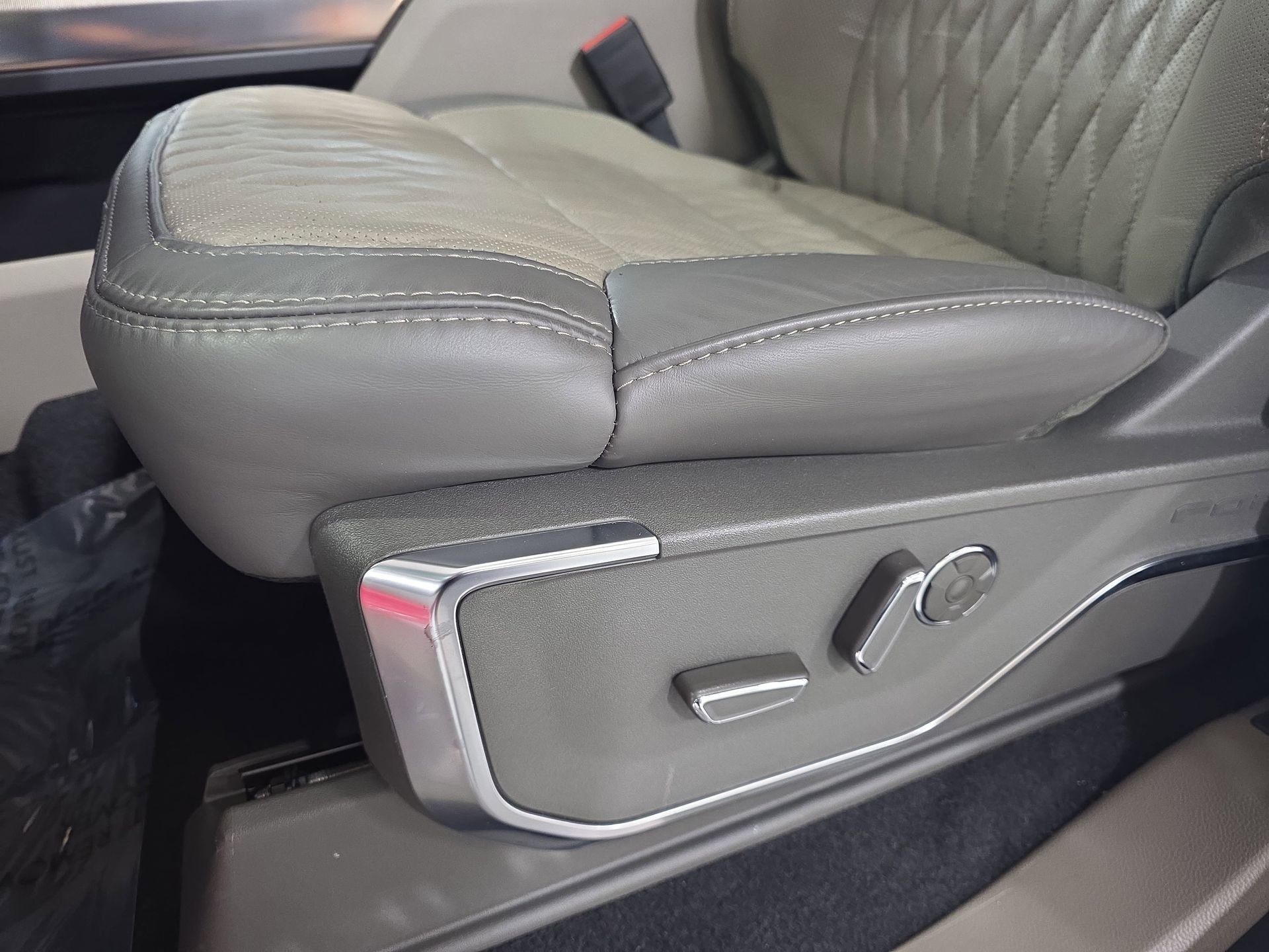 Used 2024 Ford F150 Platinum w/ Equipment Group 703A Plus image 27