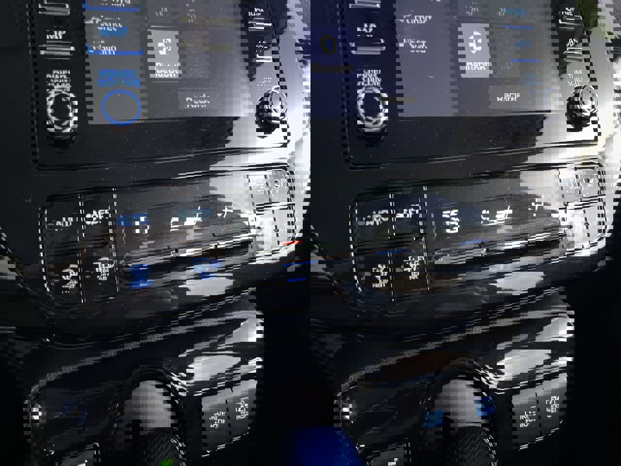 Used 2020 Toyota Prius LE image 16