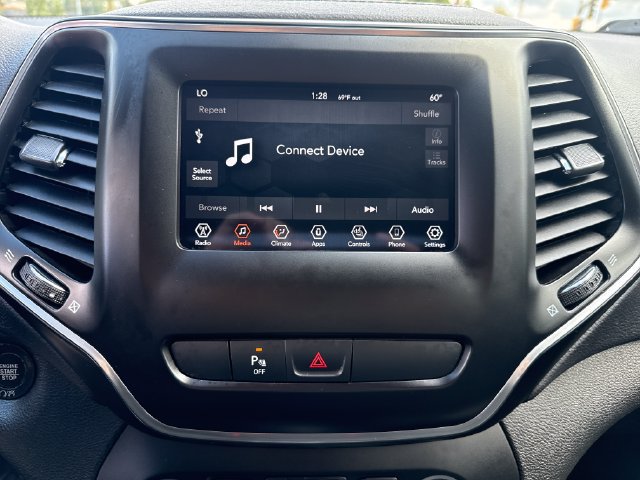 Used 2019 Jeep Cherokee Latitude Plus w/ Comfort/Convenience Group AWD/4WD image 22