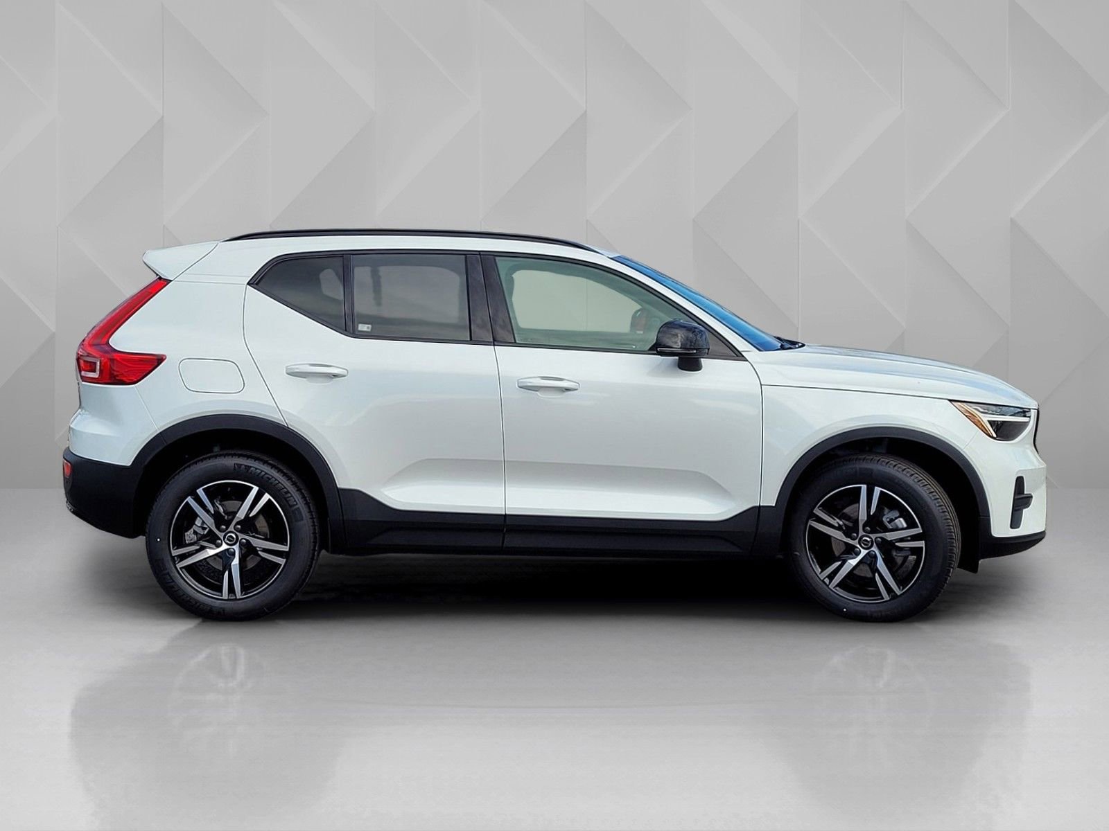 New 2026 Volvo XC40 B4 Core w/ Climate Package image 7