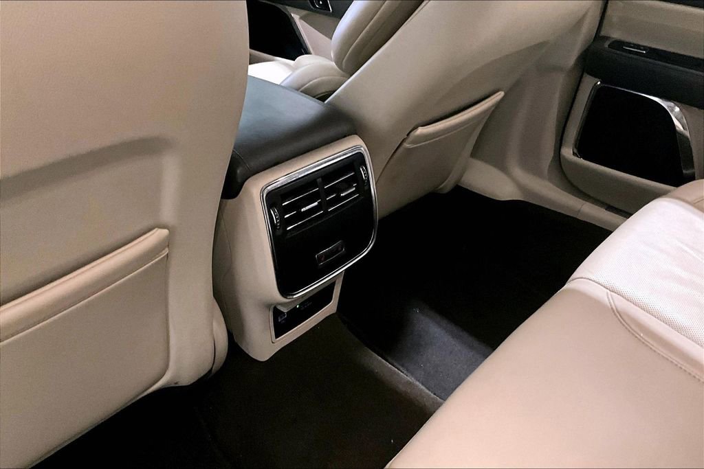 Used 2019 Lincoln Continental Select w/ Continental Climate Package image 10