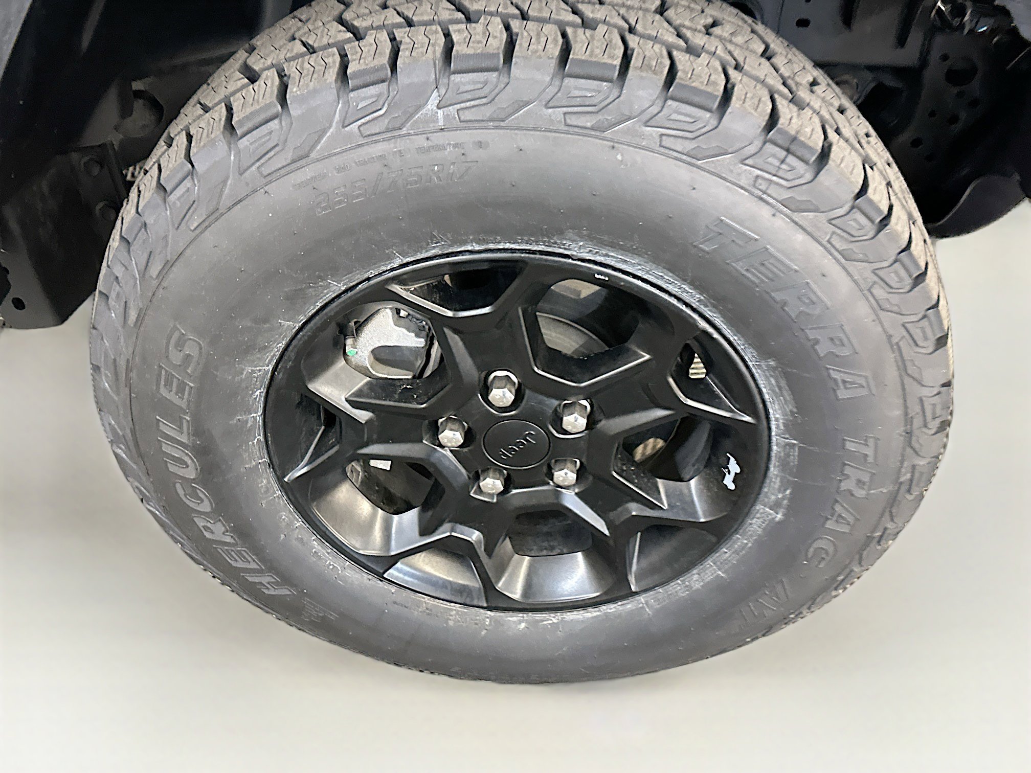 Used 2023 Jeep Wrangler Unlimited w/ Sun & Screen Package image 11