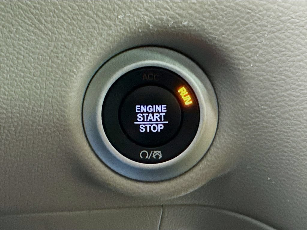 Used 2022 Chrysler Pacifica Touring-L FWD image 25