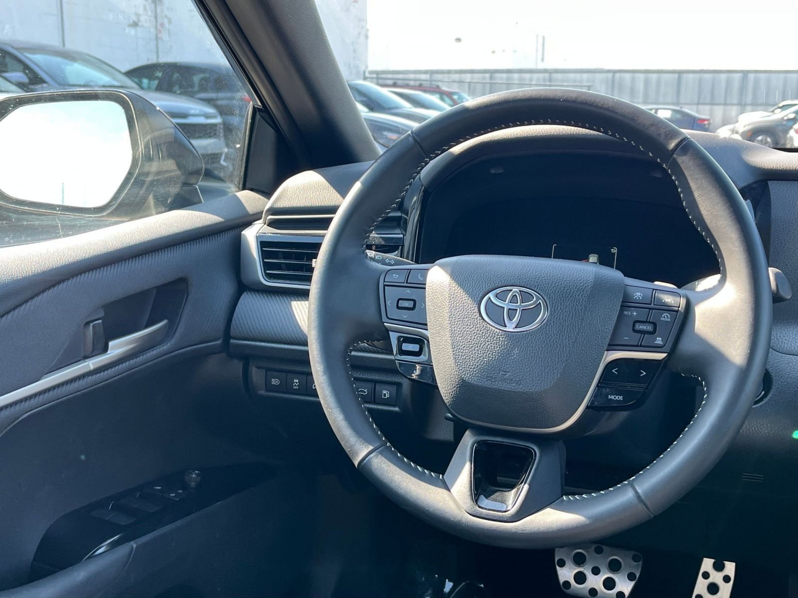 Used 2025 Toyota Camry SE FWD image 28