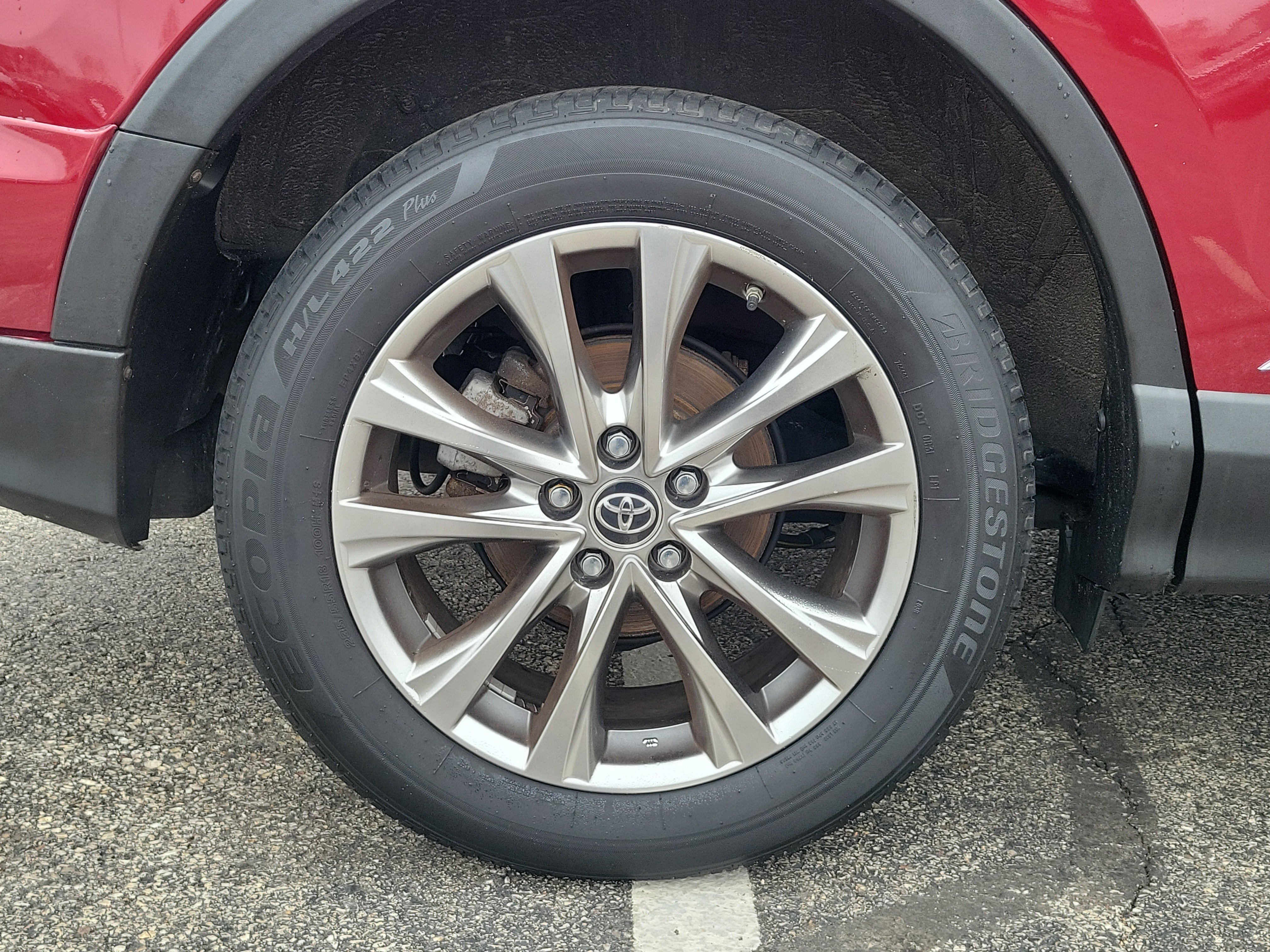 Used 2018 Toyota RAV4 Limited image 5