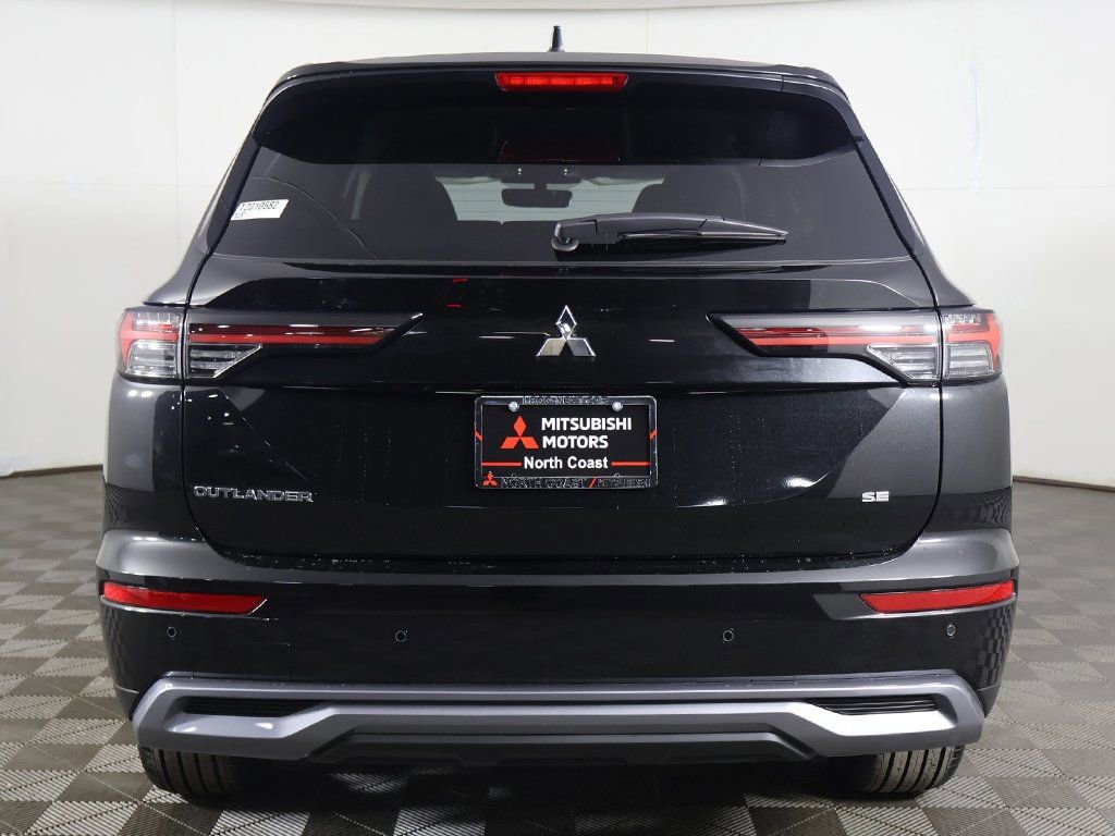 New 2026 Mitsubishi Outlander SE image 14