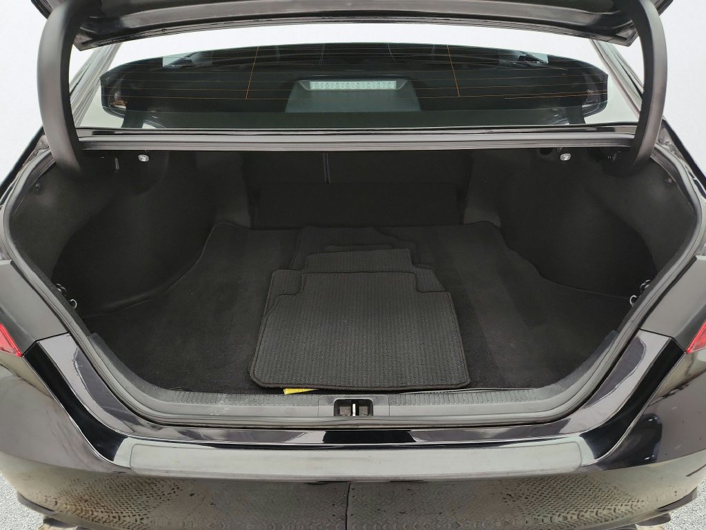Used 2021 Toyota Camry XSE FWD image 36