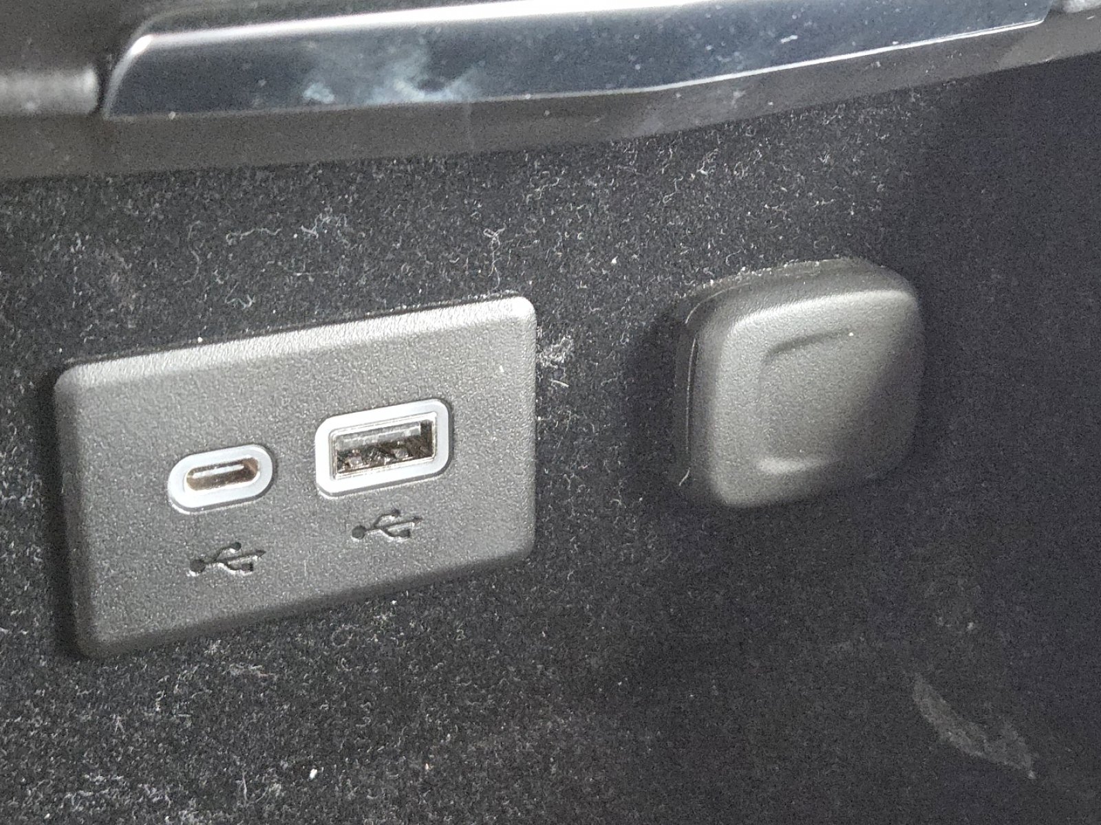 Used 2022 Cadillac XT4 Luxury w/ Cold Weather Package image 28