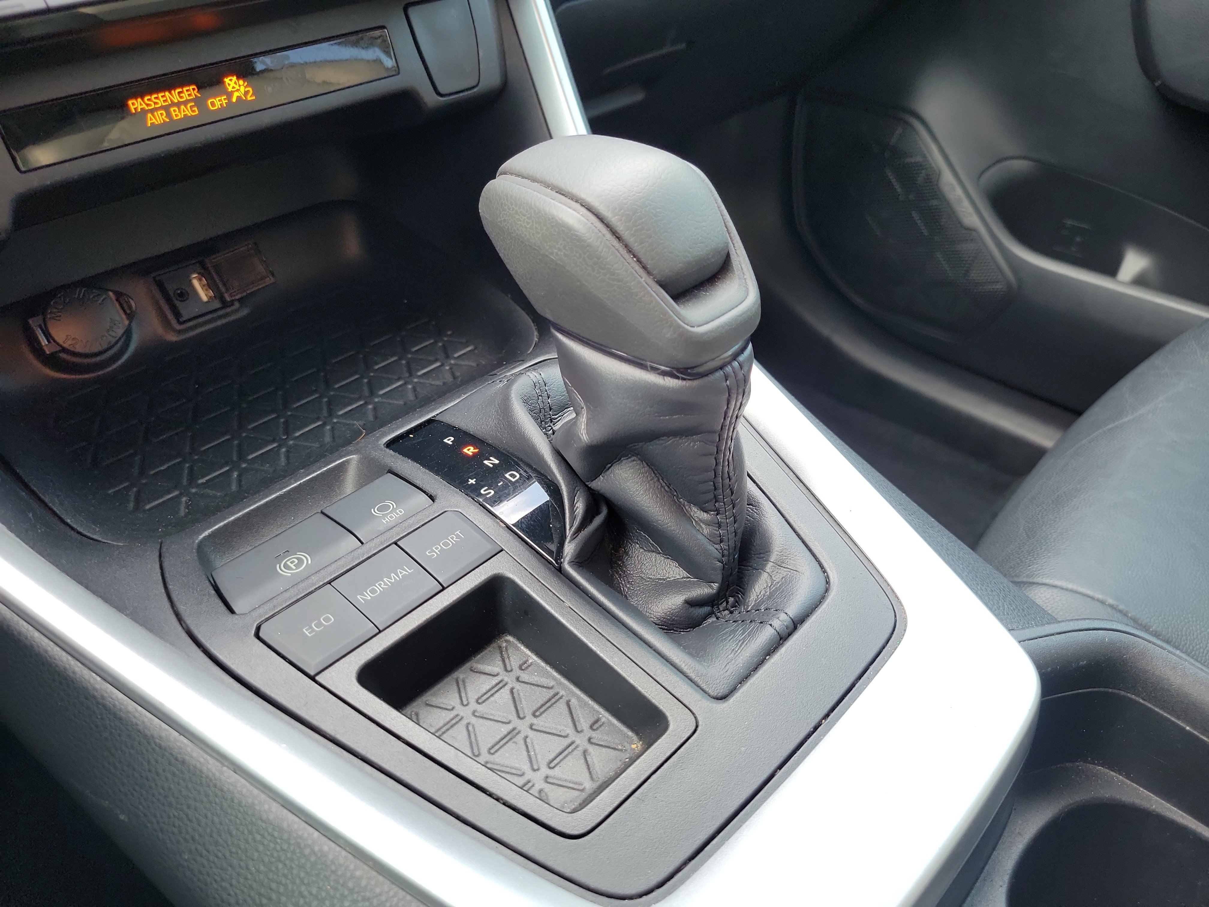Used 2019 Toyota RAV4 XLE FWD image 28