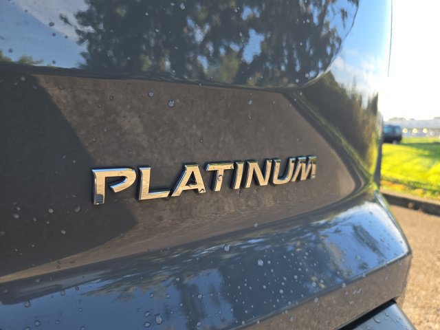 Used 2024 Nissan Pathfinder Platinum FWD image 9
