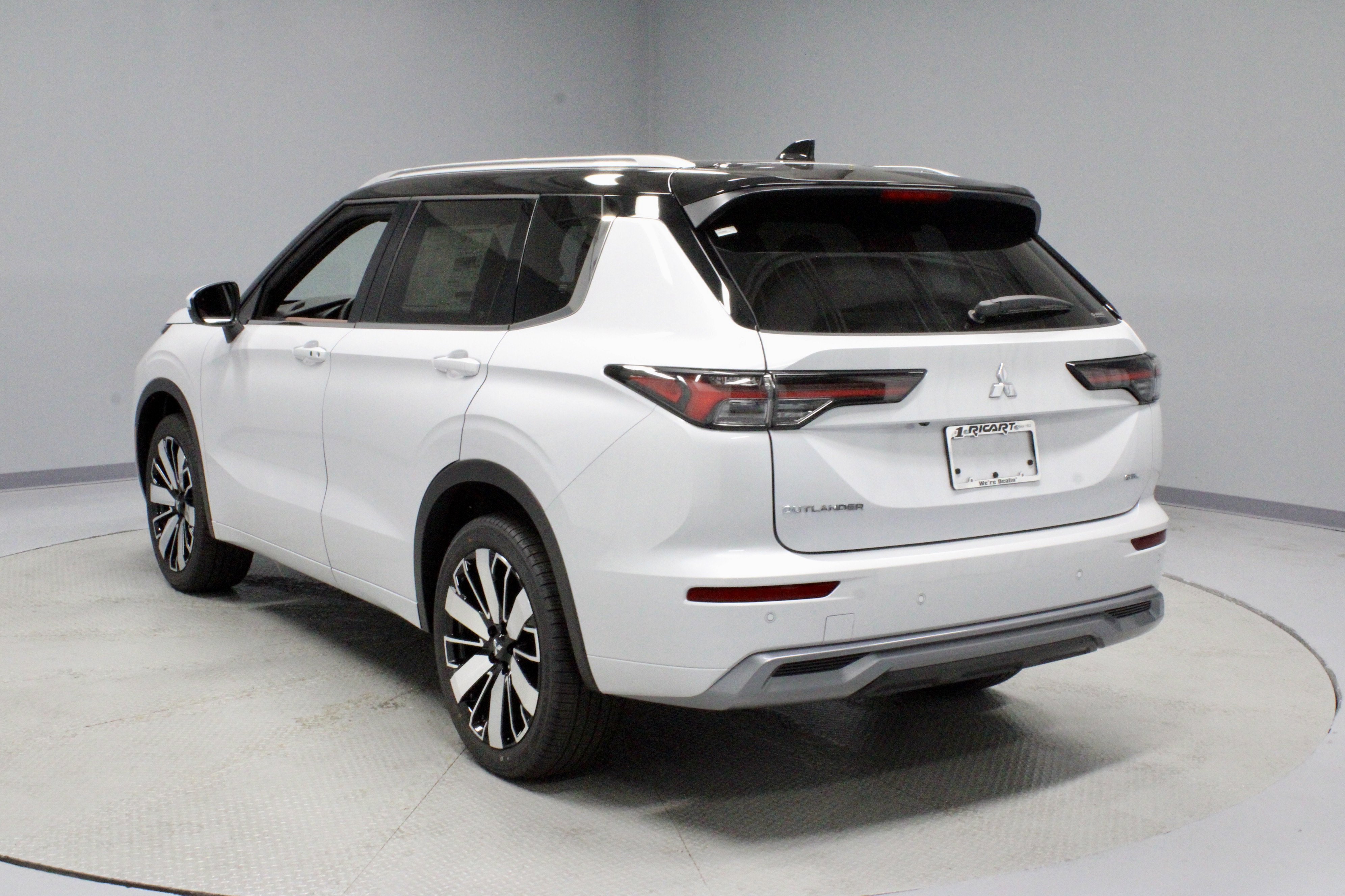 New 2025 Mitsubishi Outlander SEL image 6