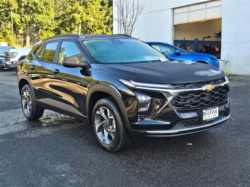 New 2026 Chevrolet Trax LT w/ Driver Confidence Package image 3
