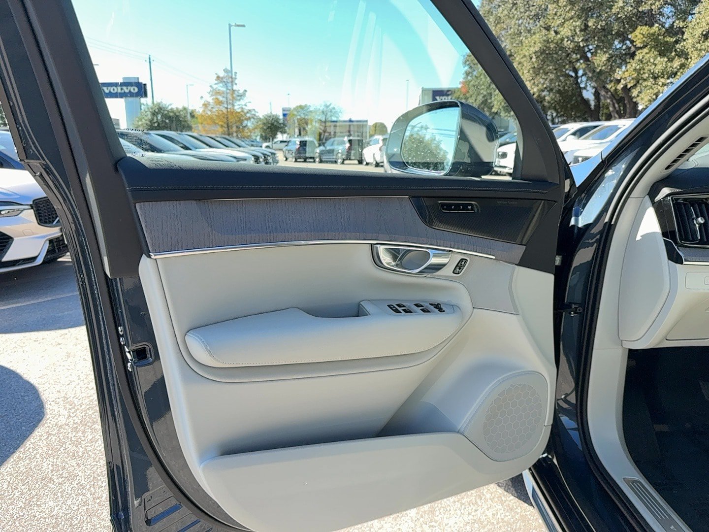 Used 2026 Volvo XC90 B6 Ultra w/ Protection Package AWD/4WD image 10