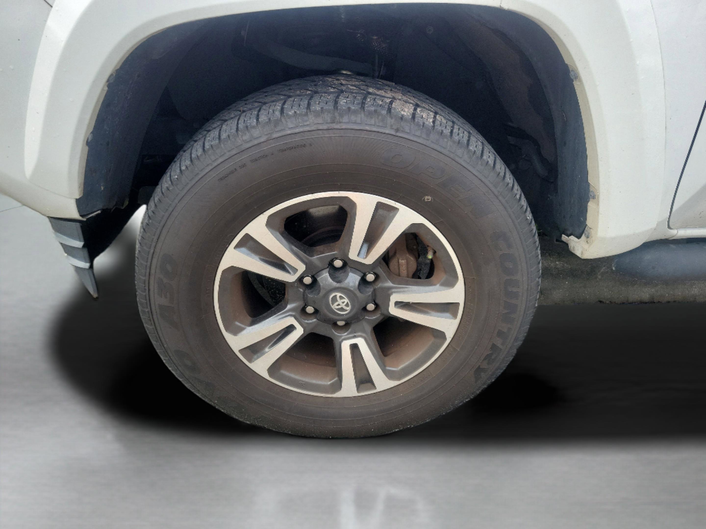 Used 2018 Toyota Tacoma TRD Sport RWD image 30