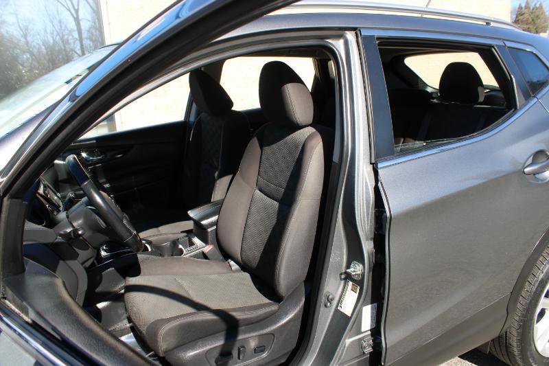 Used 2018 Nissan Rogue Sport SV w/ SV Technology Package FWD image 11