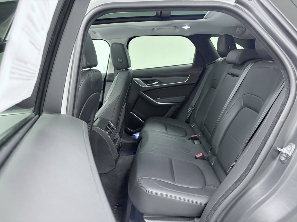 Used 2021 Jaguar F-PACE AWD/4WD image 15