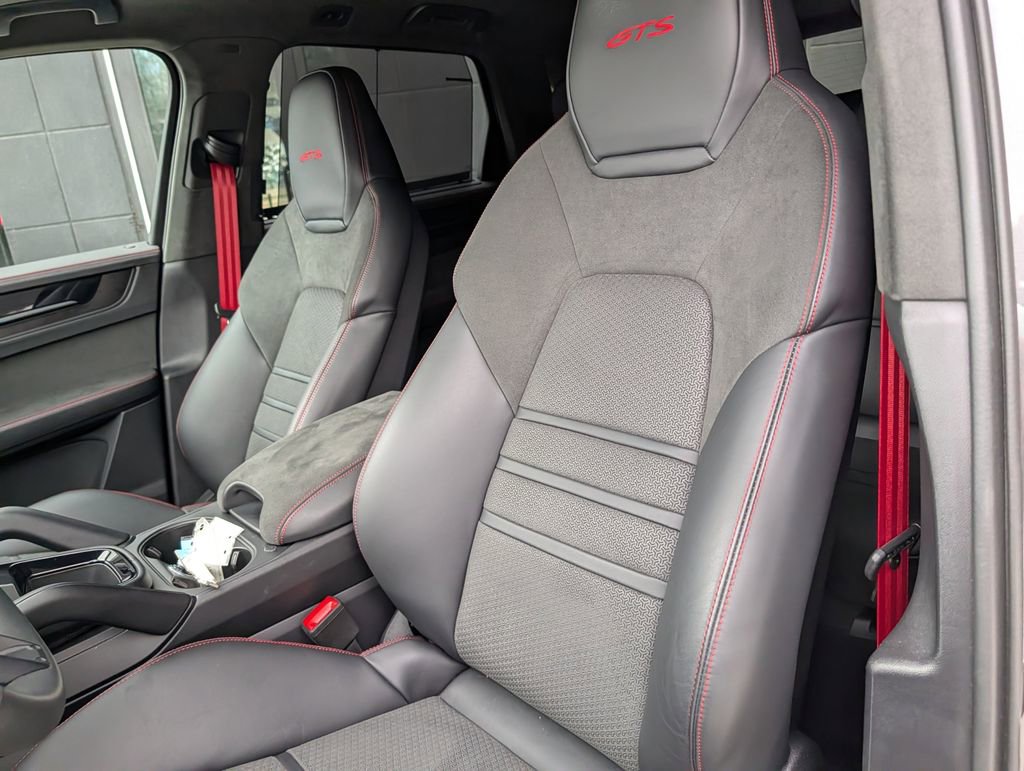 Certified 2025 Porsche Cayenne GTS image 5