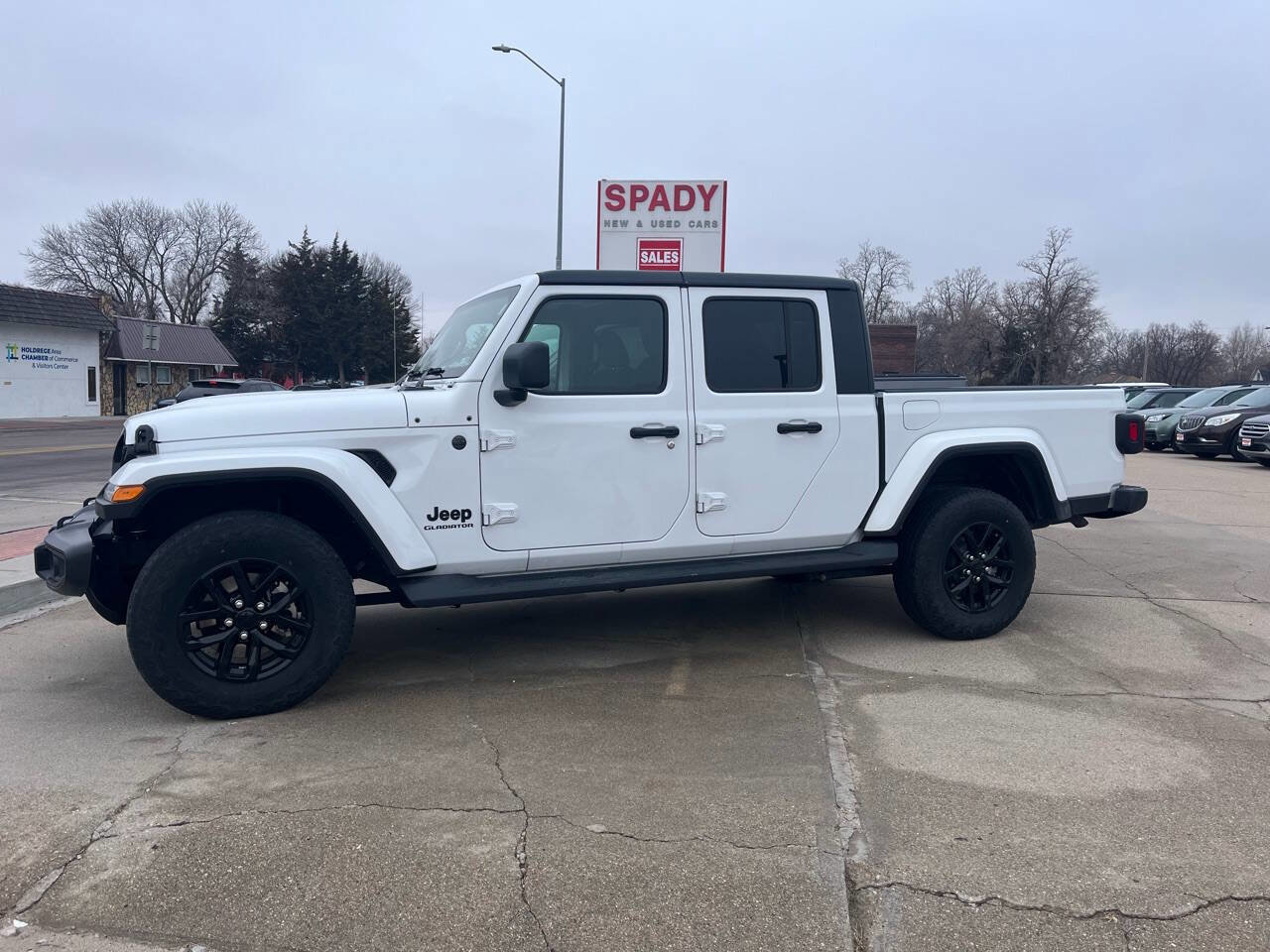Used 2022 Jeep Gladiator Sport image 3