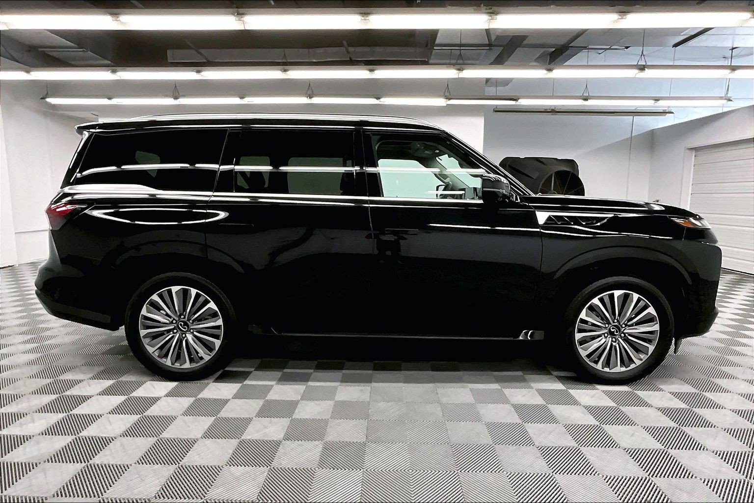 Used 2025 INFINITI QX80 Sensory AWD/4WD image 15