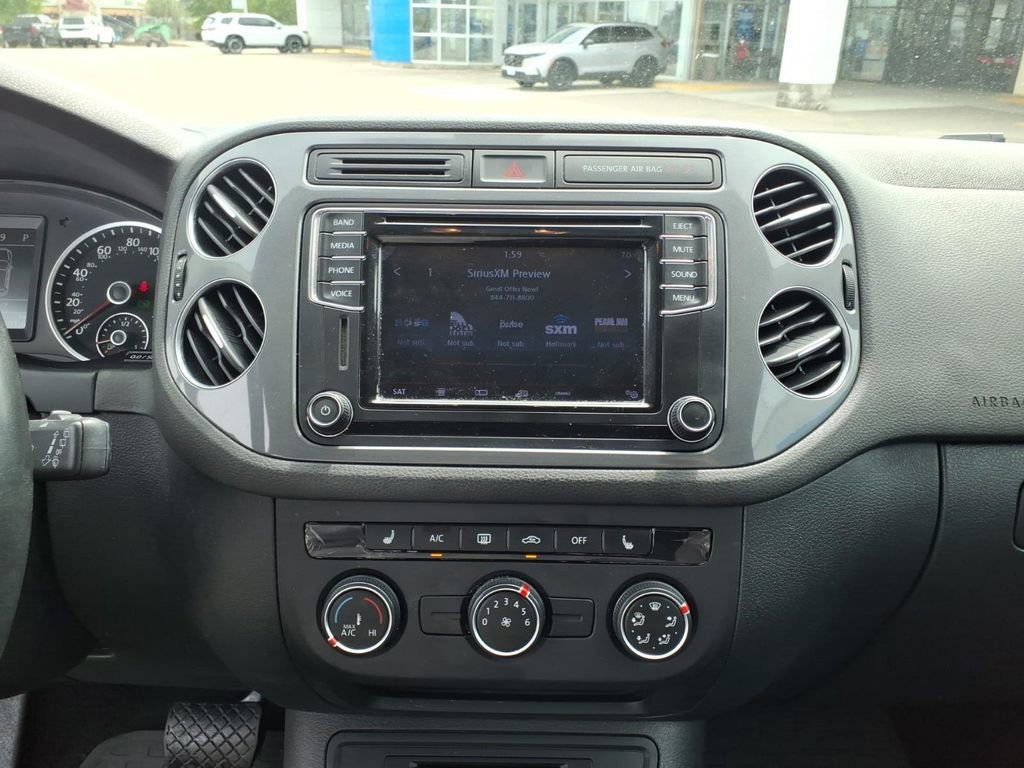 Used 2017 Volkswagen Tiguan S image 10