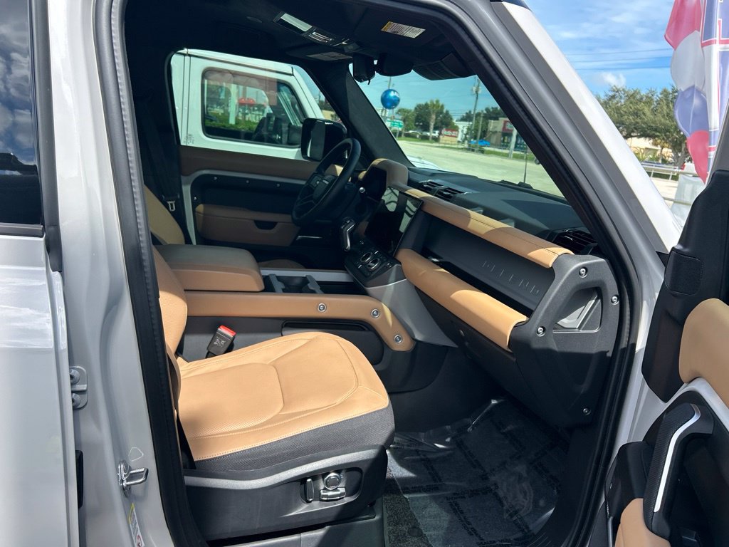 Used 2026 Land Rover Defender 130 X AWD/4WD image 40