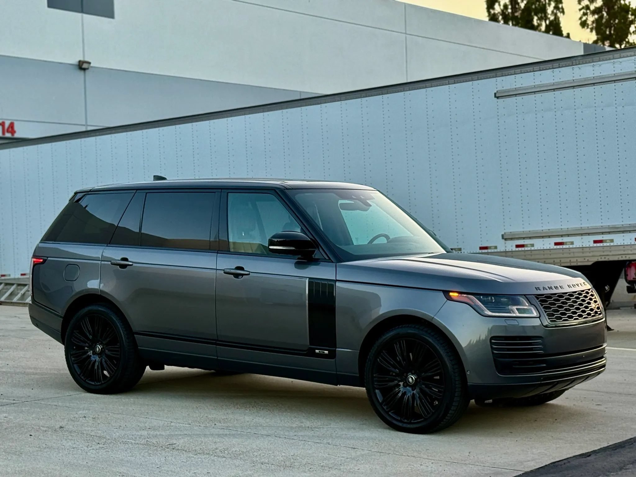 Used 2019 Land Rover Range Rover Long Wheelbase Supercharged AWD/4WD image 24