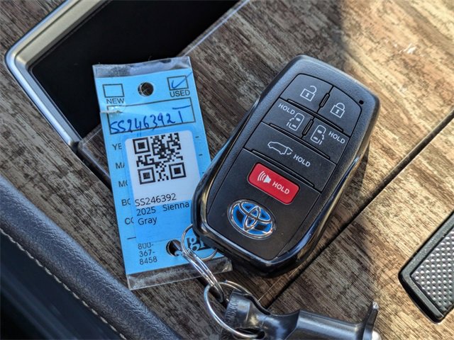 Used 2025 Toyota Sienna Limited image 42