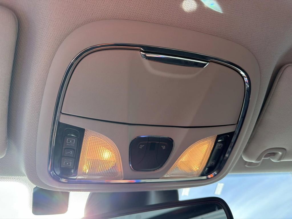 Used 2022 Jeep Cherokee Latitude Lux w/ Sun & Sound Group image 40