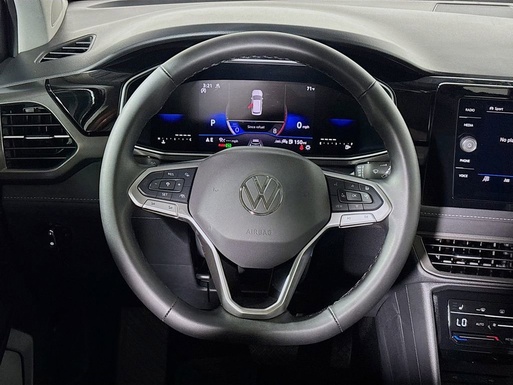 New 2025 Volkswagen Taos SE image 13