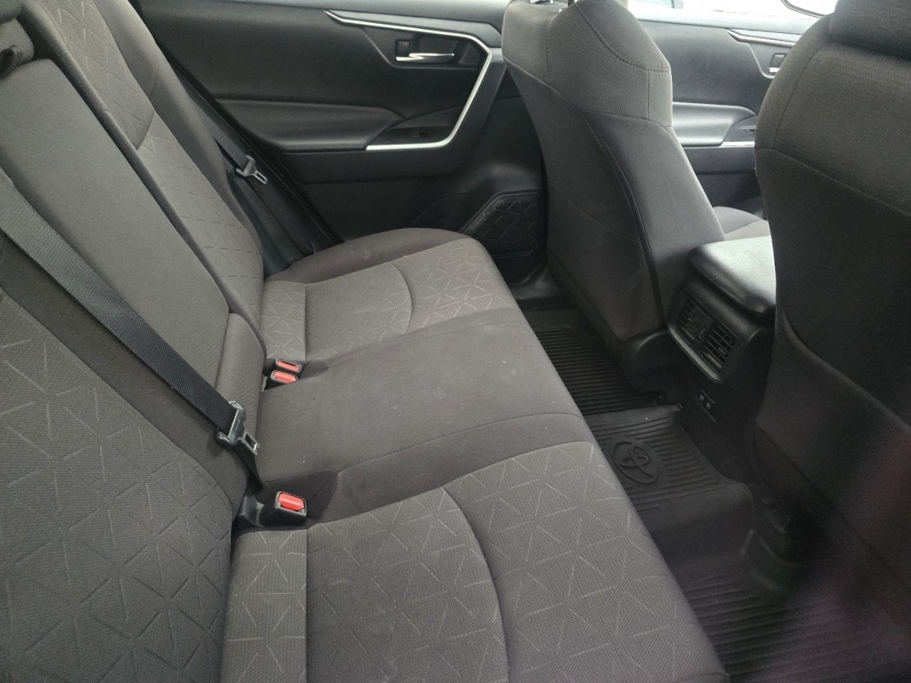 Used 2019 Toyota RAV4 XLE AWD/4WD image 15