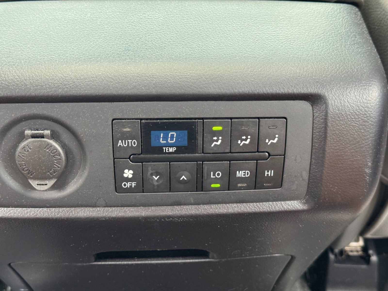 Used 2016 Toyota Sequoia SR5 image 33