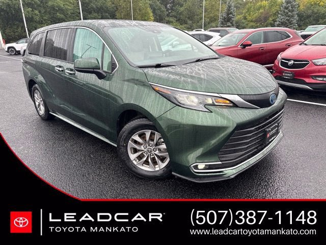 Used 2024 Toyota Sienna XLE AWD/4WD image 1
