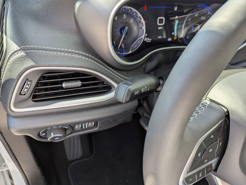 New 2026 Chrysler Pacifica Select FWD image 21