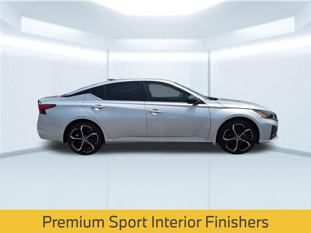 Used 2023 Nissan Altima 2.5 SR w/ SR Premium Package FWD image 8