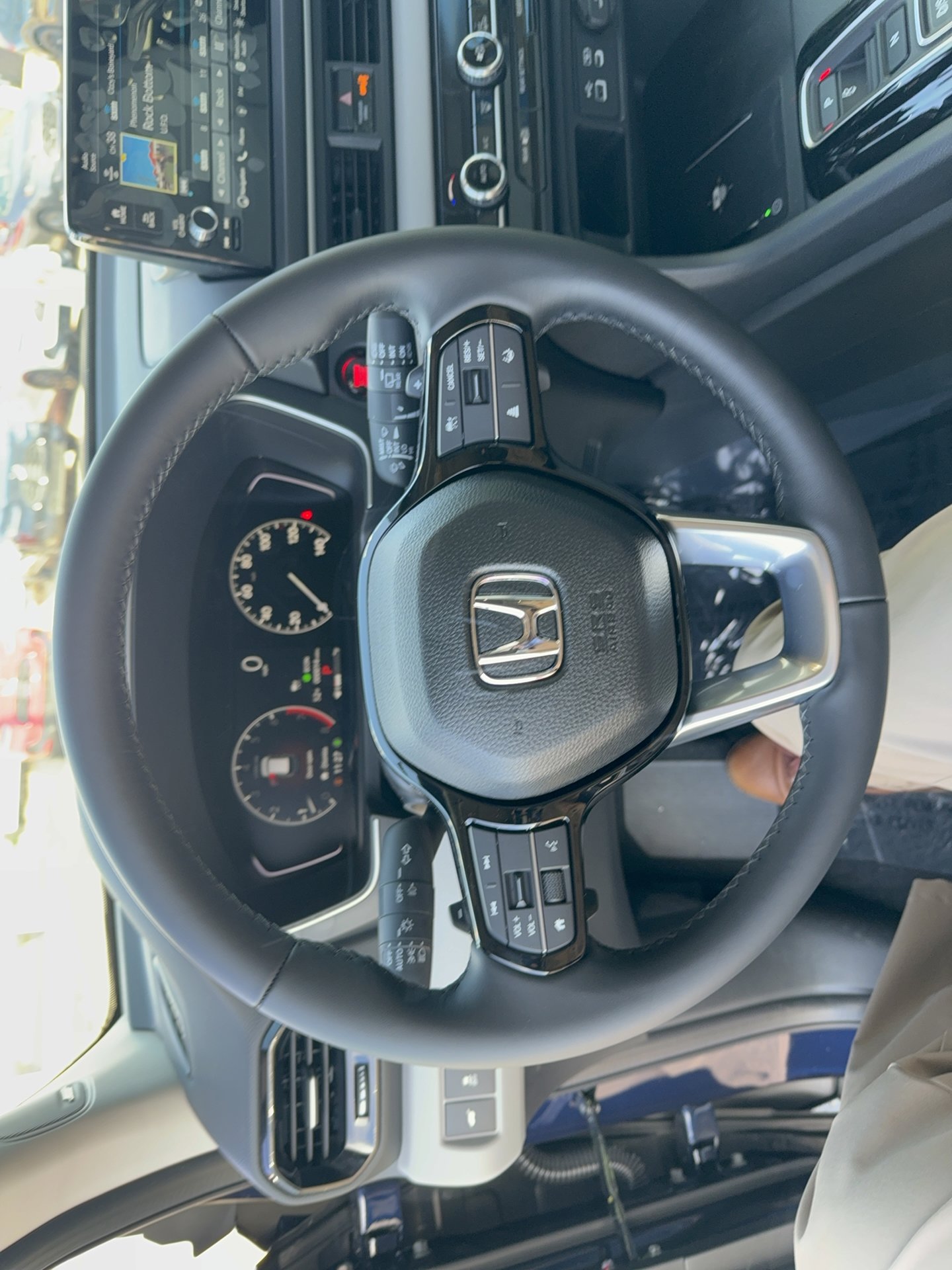 Used 2025 Honda Pilot Touring image 13