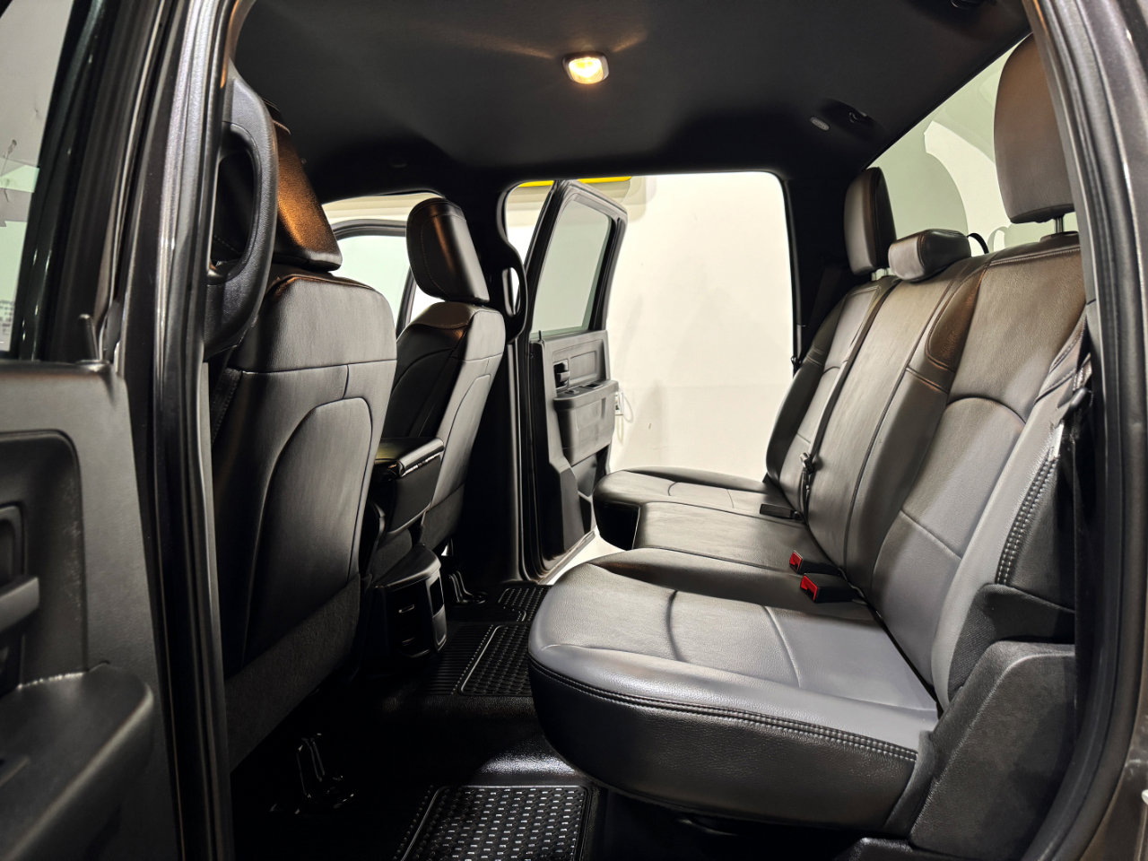 Used 2024 RAM 2500 Tradesman w/ Chrome Appearance Group image 16