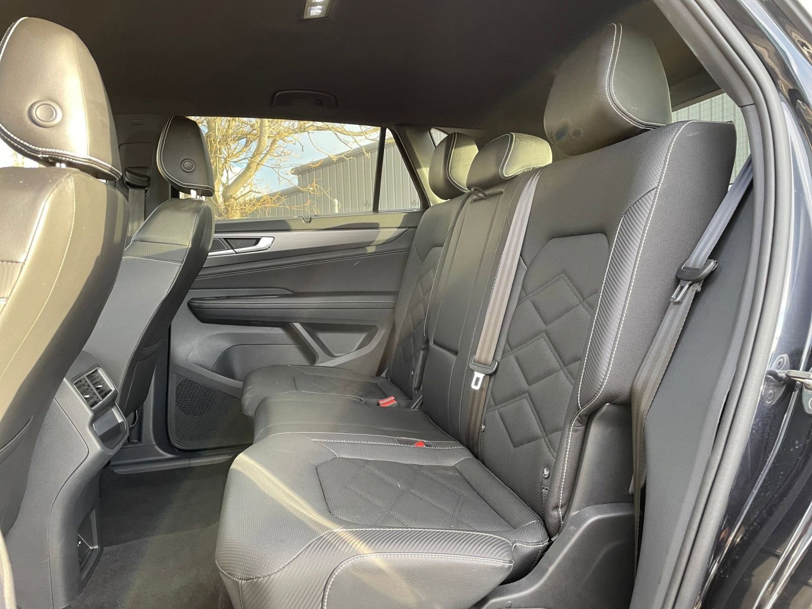 Used 2025 Volkswagen Atlas Cross Sport SE image 28