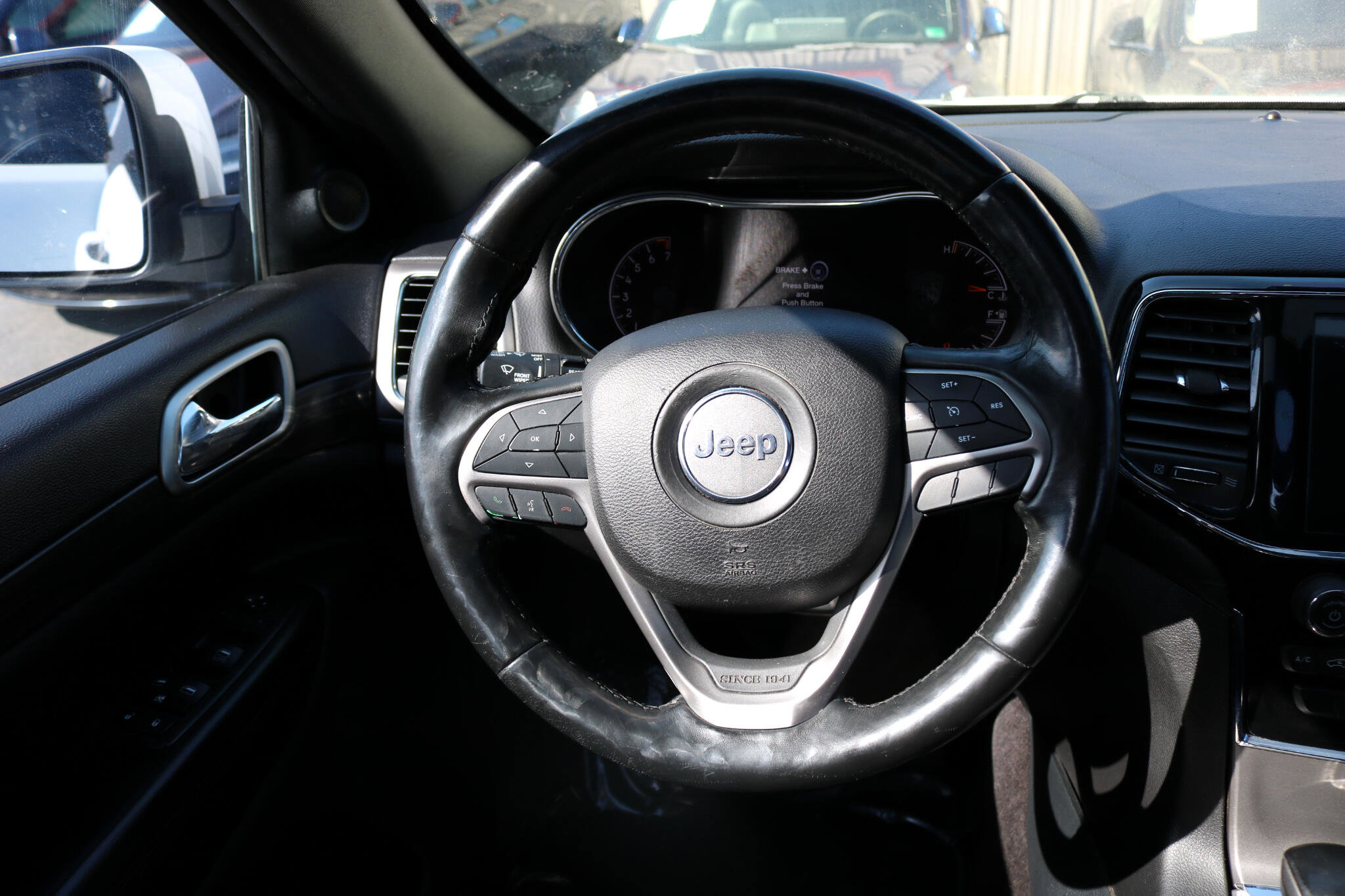 Used 2019 Jeep Grand Cherokee Altitude image 31